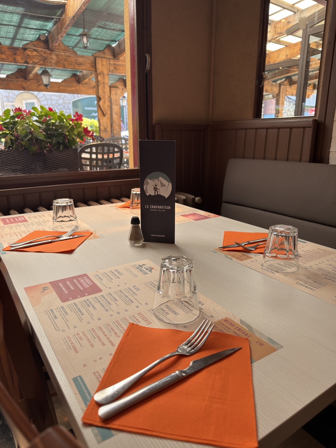 Table préparée au restaurant Le Crapahuteur