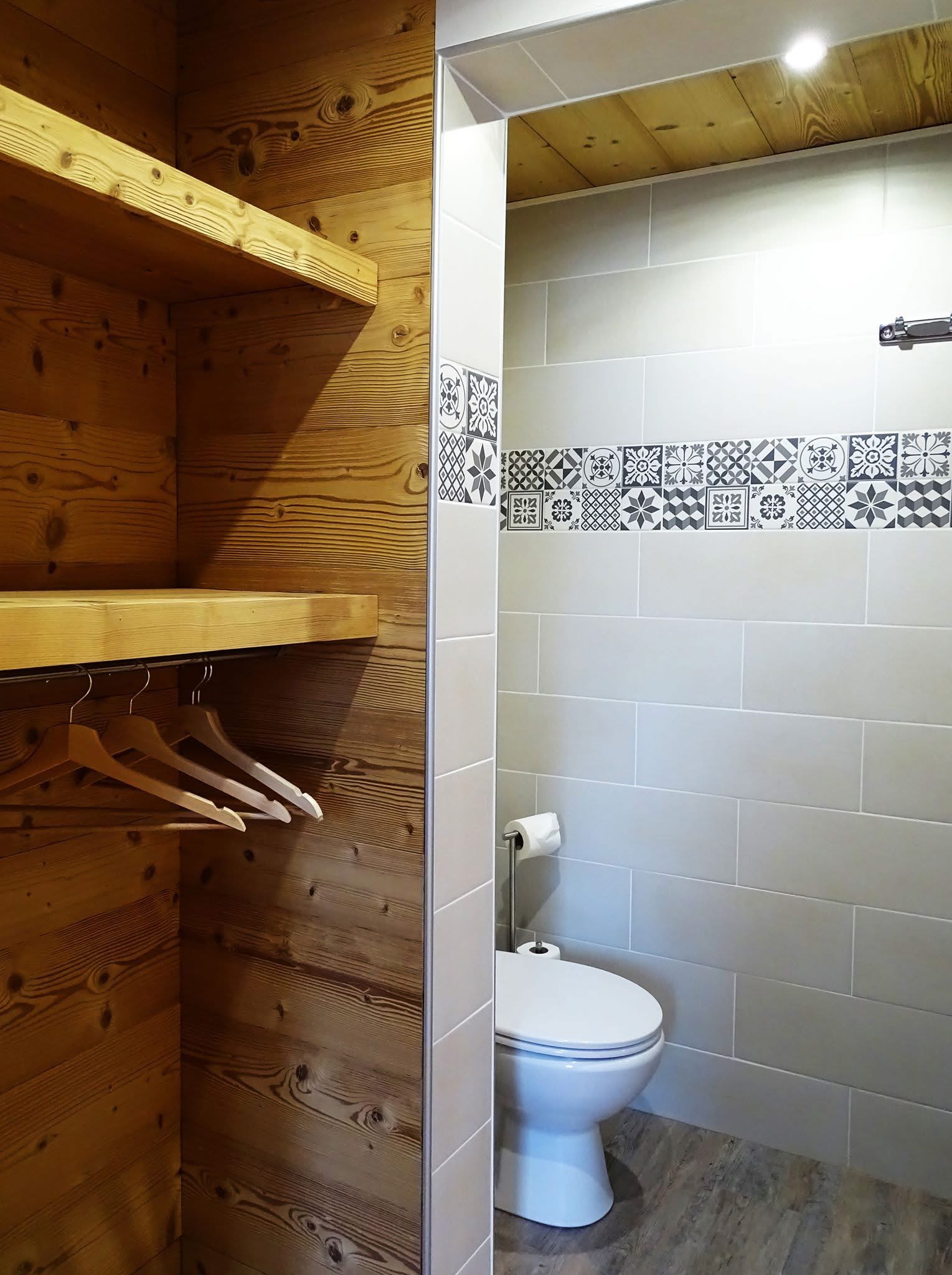 Salle d’eau avec douche